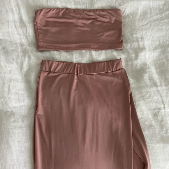 Two piece set - Picture 2 of 2